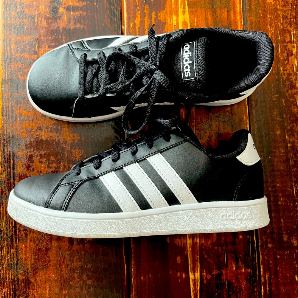 Adidas Grand Court Kids size 3.5